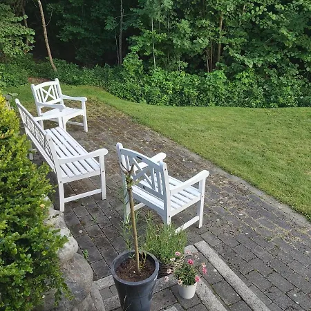 Apartament Huset I Skogen Moss